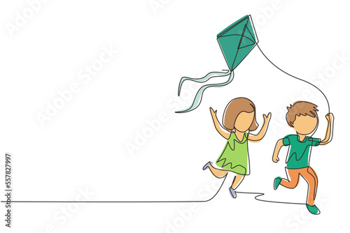 Single continuous line drawing little boy and girl flying kite. Siblings playing together. Kids playing kite in playground. Children with kites game and they look happy. One line draw graphic design