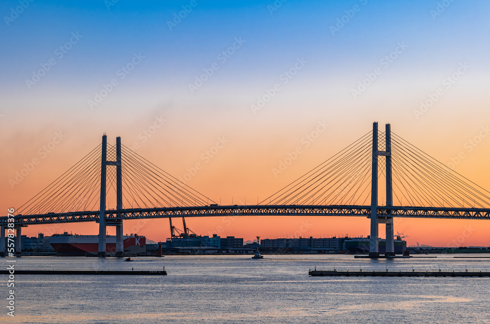 横浜ベイブリッジ　朝景