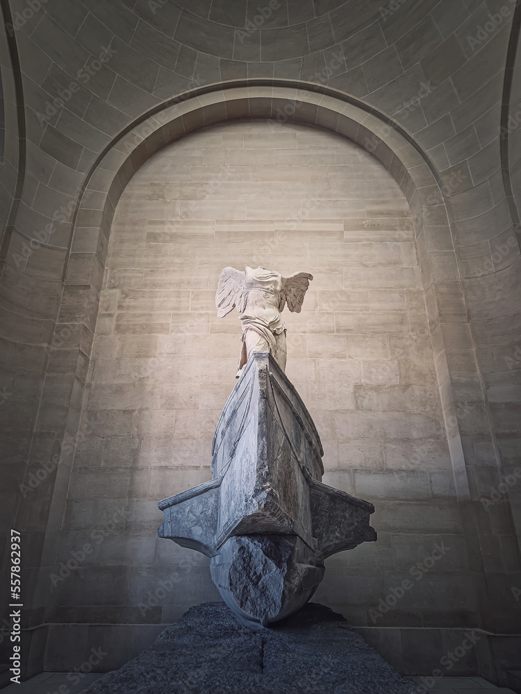 winged victory of samothrace statues the louvre