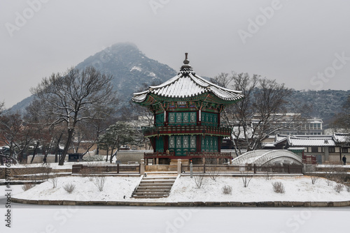 Wallpaper Mural 서울, 경복궁의 겨울 Torontodigital.ca