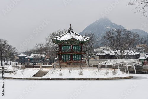 Wallpaper Mural 서울, 경복궁의 겨울 Torontodigital.ca