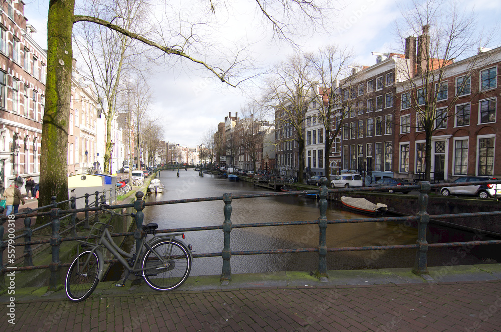 Canal et paysage urbain à Amsterdam, pays bas, hollande