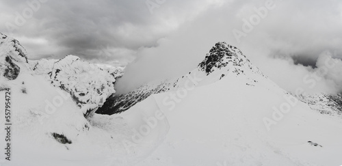 Panorama z przełęczy Liliowe na szczyt Beskid w zimowej aurze. Polska. Europa photo