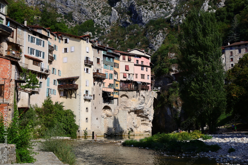 The suspended houses of Pont-en-Royans
