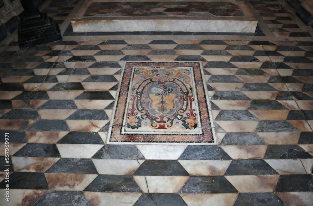 Napoli - Lapide tombale nella Cappella del Calvario della Chiesa di Santa Maria La Nova