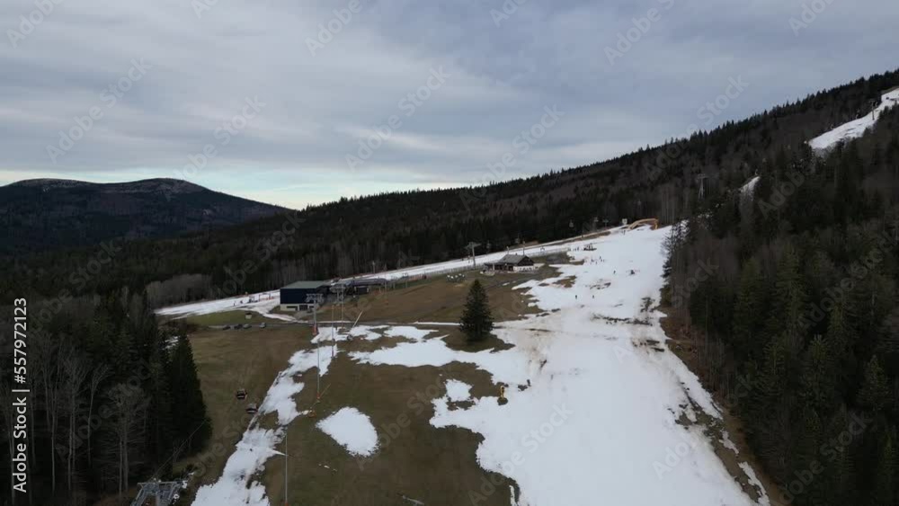 Schneemangel macht vielen Skigebieten Probleme