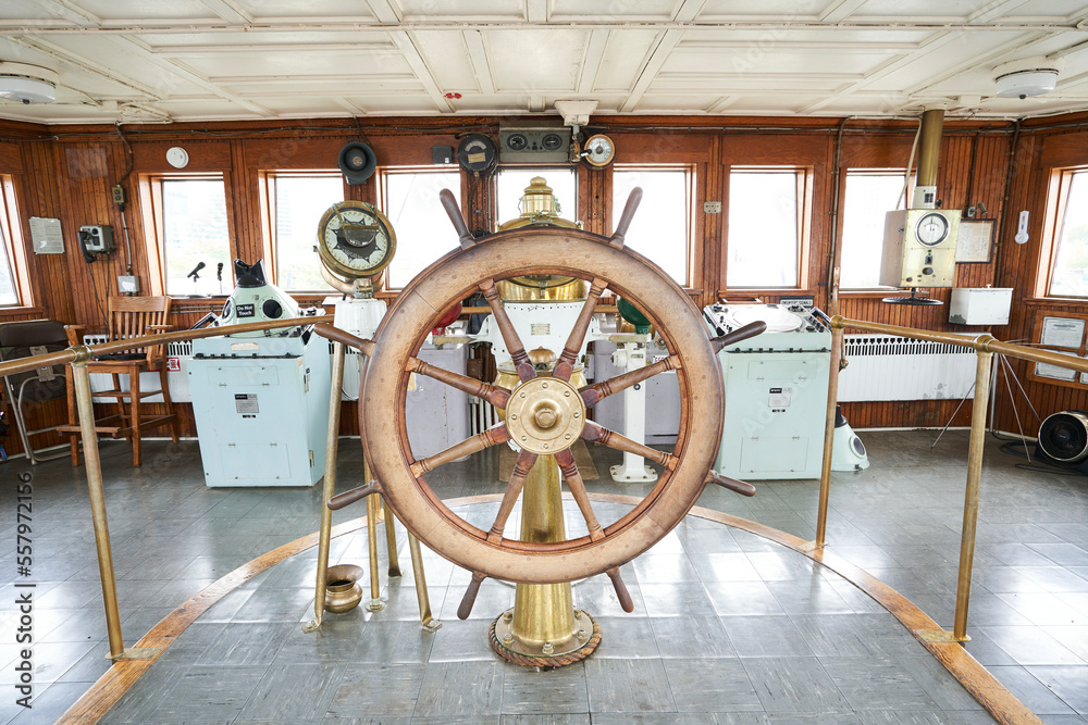 Fototapeta premium The ship steering wheel aboard the William G Mathers in Cleveland. The wheelhouse is full of navigational instruments for the captain.