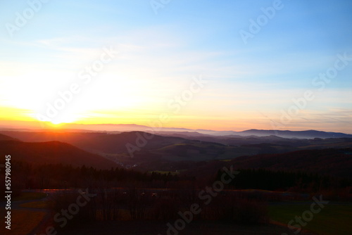 Sonnenuntergang mit einfallenden Nebel