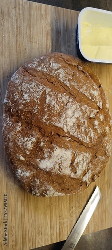 Bake a bread, selfmade, handmade, bread with butter, food, Brot mit Butter, selber backen, gebackenes Brot, lecker, Kruste