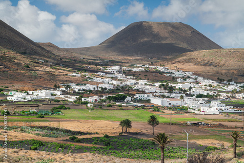 Das Bergdorf Maguez am Fuße des Vulkans La Corona auf Lanzarote