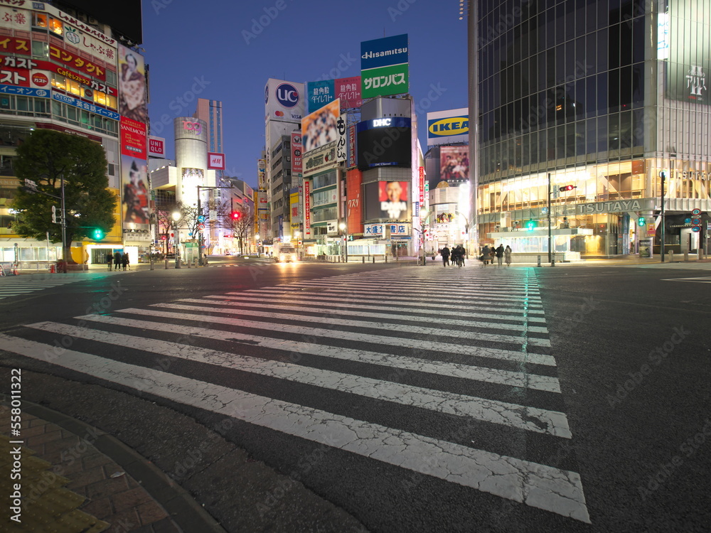 Obraz premium Tokyo, Japan - January 2, 2023: Shibuya scramble crossing at dawn. The crossing is quiet during the new year morning. 
