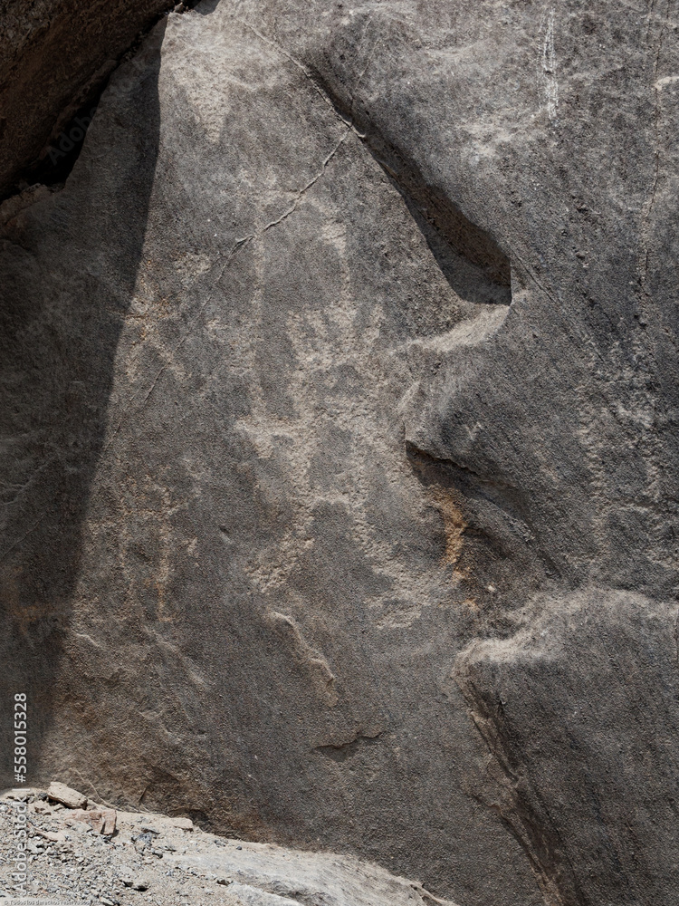 Figura humanoide tallada en roca, cultura antigua, Petroglifos de ...