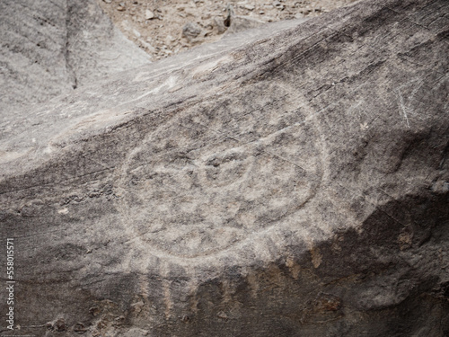 Petroglifos de huancor, figura redondeada tallada en roca, cultura antigua,  Perú, Sudamérica