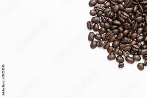 白背景のコーヒー豆
