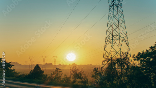 Sol amanhecer linha de transmissão rede elétrica photo