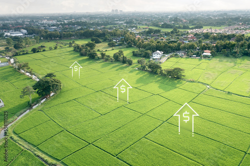 Fotografia Land value in aerial view consist of landscape, green field, agriculture farm and arrow of rate market price
