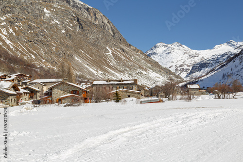 Village français Bonneval sur Arc. Une station de ski dans le parc Vanoise. Maisons en pierre. 