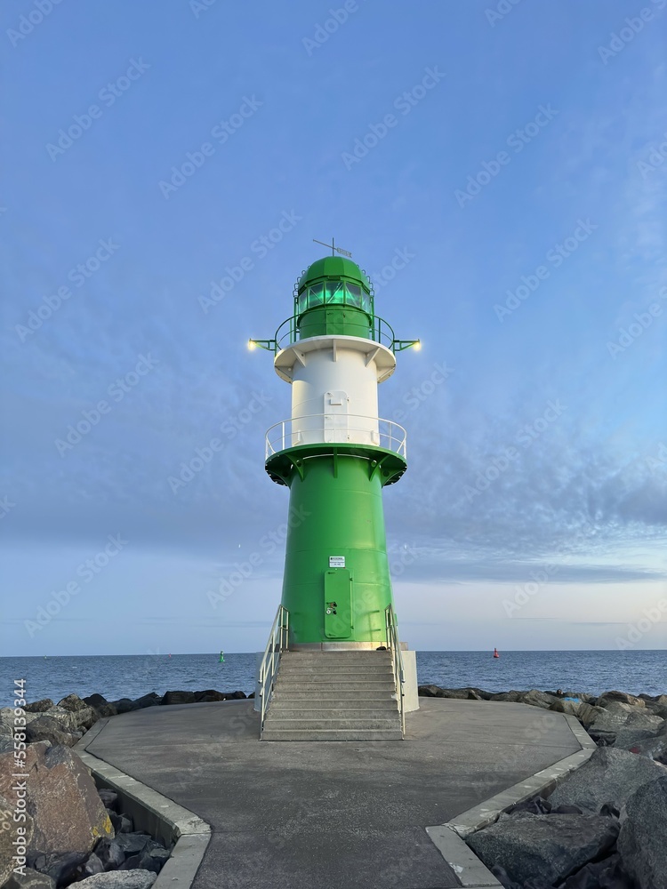 Warnemünder Leuchtturm am Morgen