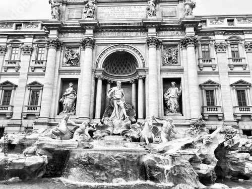 trevi fountain