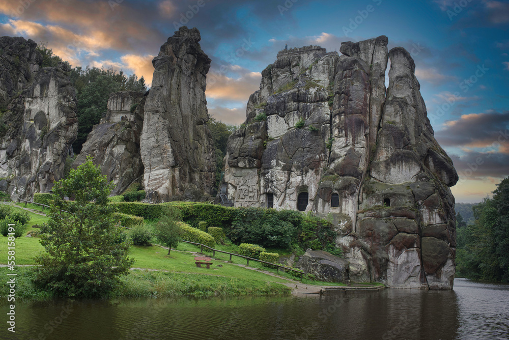 Die Externsteine Teuteburger Wald Deutschland im Abendrot
