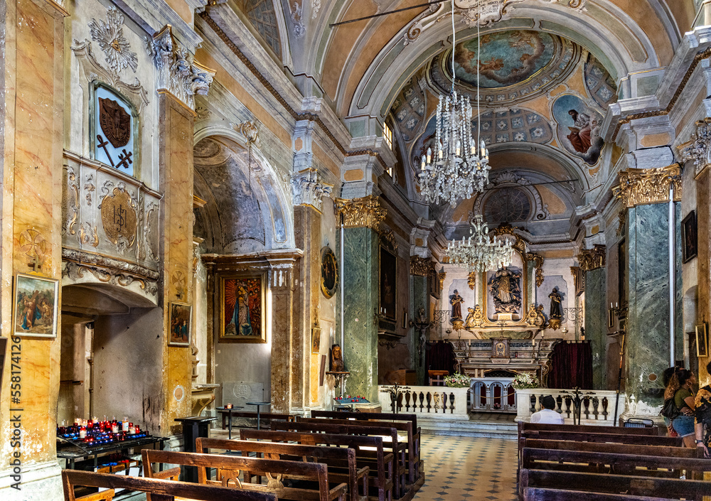 Obraz premium Main nave and presbytery of Our Lady Assumption church, Notre Dame de l’Assomption in historic old town of Eze on Azure Cost of Mediterranean Sea in France
