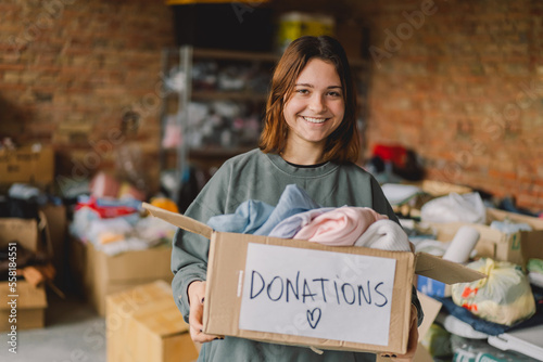 Obraz na plátně Volunteer teengirl preparing donation boxes for people