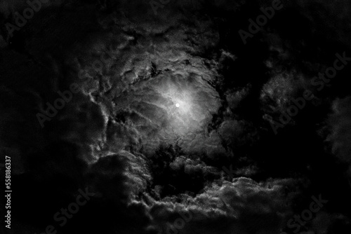 Lune et nuage