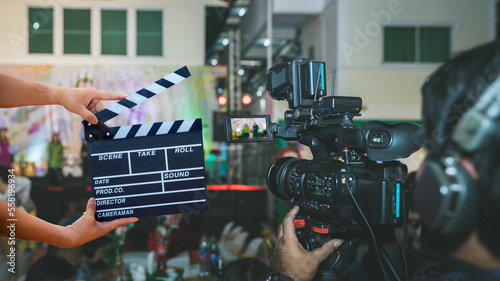 Foto Man hands holding movie clapper