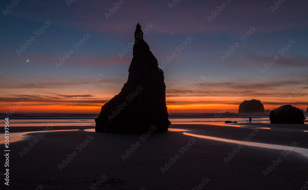 The Wizard's Hat at dusk, Bandon Beach, Oregon, US