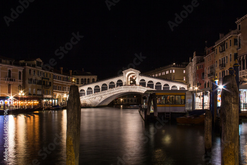 Beautiful view of the Rialto Bridge in Venice, Italy © marinadatsenko