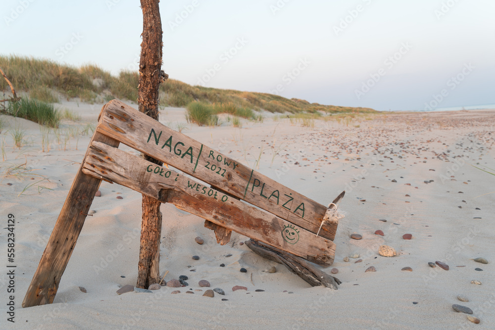 Dzika plaża naturystów w Rogach - obrazy, fototapety, plakaty 