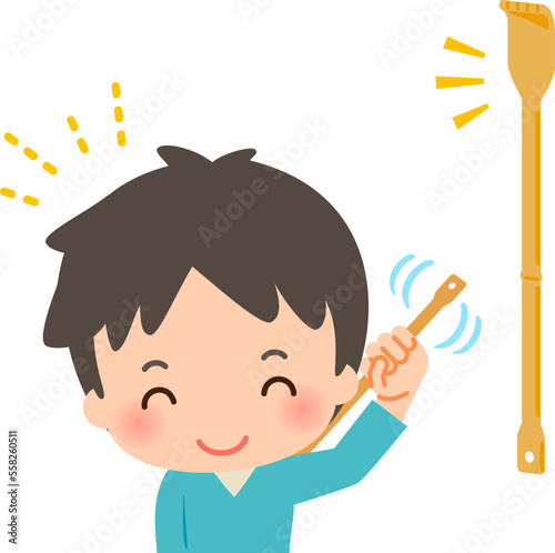 孫の手を使って背中を掻く男性