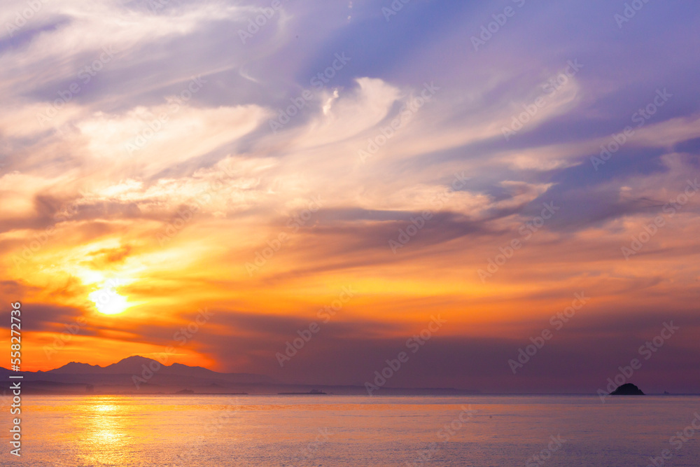 岩戸海岸から見る夕日 鳥取県 岩戸海岸