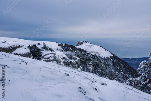Obraz na płótnie View on the top of Mount Alenga. Southern Demerdzhi in snow and ice in spring. Crimea w salonie