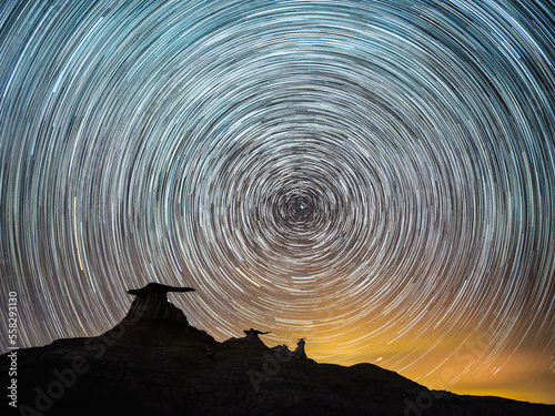 Tableau sur toile Bisti Badlands Stone Wings under the start