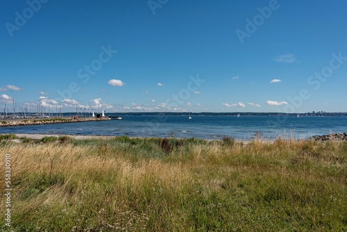 Blick auf den   resund bei Helsing  r in D  nemark 