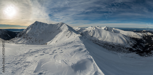 Fototapeta Naklejka Na Ścianę i Meble -  zimowy widok na Tatry Zachodnie, Czerwone Wierchy, Tatry Wysokie, Tatry Bielskie