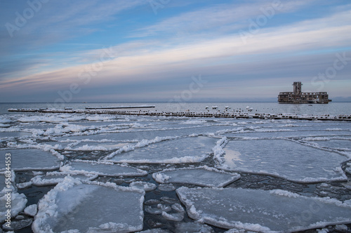 zimowy widok na torpedownię w Babich Dołach w Gdyni photo