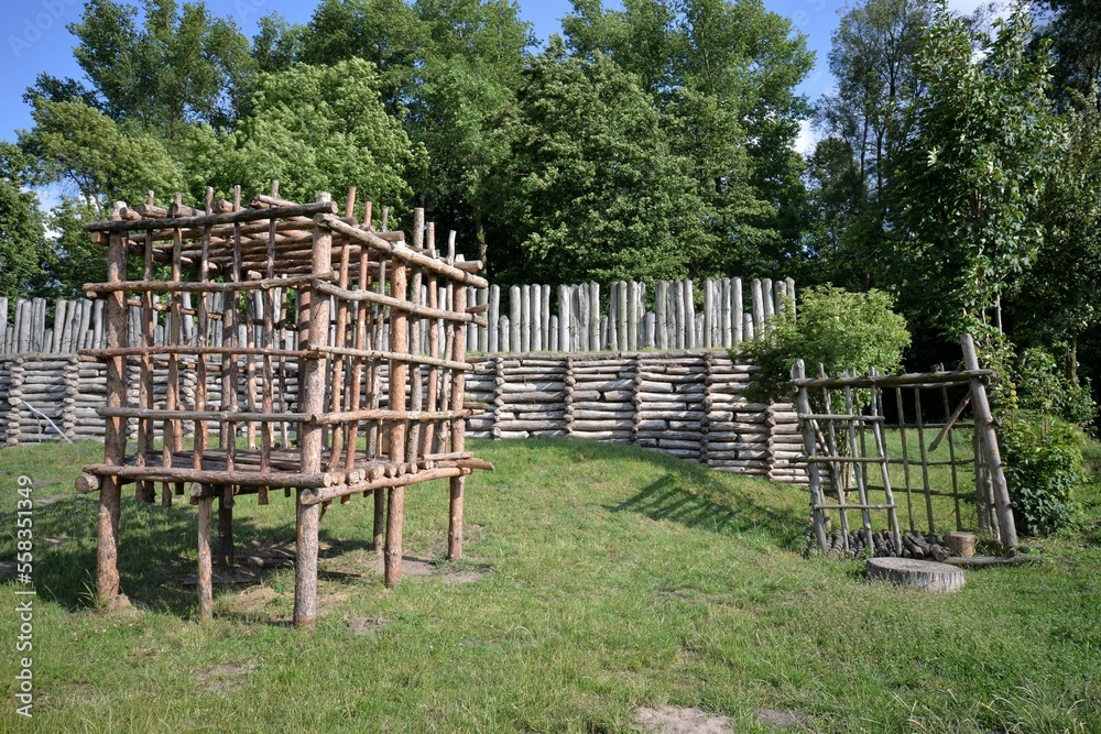 Gród w Biskupinie, stanowisko archeologiczne, architektura, park, stary,  krajobraz, historia, średniowieczna