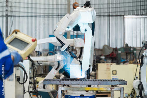 engineer control arm robot steel welding with remote control