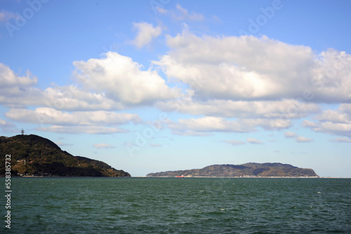 晴天の能古島と志賀島 © アデリーペンギン