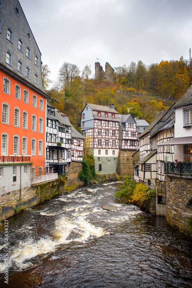 Vue de Monschau - Montjoie - Aachen - Allemagne Vue de Monschau - Montjoie - Aachen - Allemagne