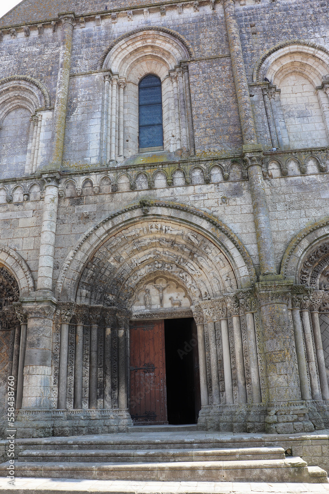Charente-Maritime - Pont l'Abbé d'Arnoult - Portail de l'Eglise Saint-Pierre avec ses voussures