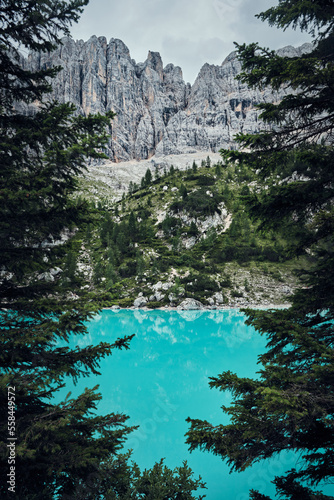 Sorapis lake mountains © Noe Lcs