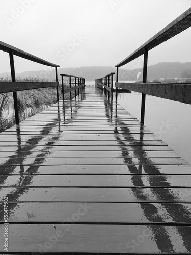 Fototapeta Naklejka Na Ścianę i Meble -  Bridge to the lake in rain