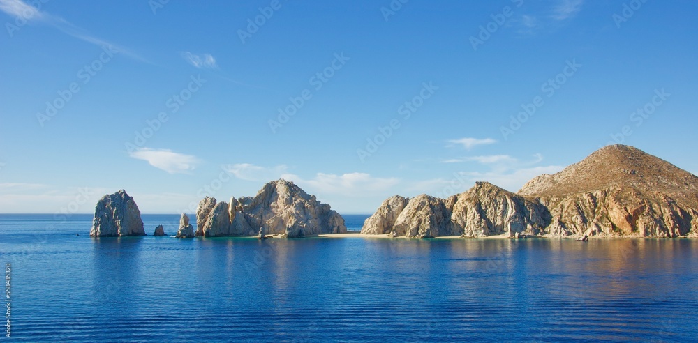 Naklejka premium Rock formation in the sea in Cabo San Lucas, Mexico