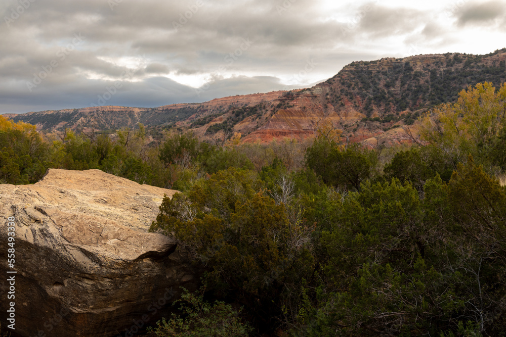 Obraz premium Hiking the Beautiful Palo Duro Canyon State Park in the Near Amarillo, Texas.