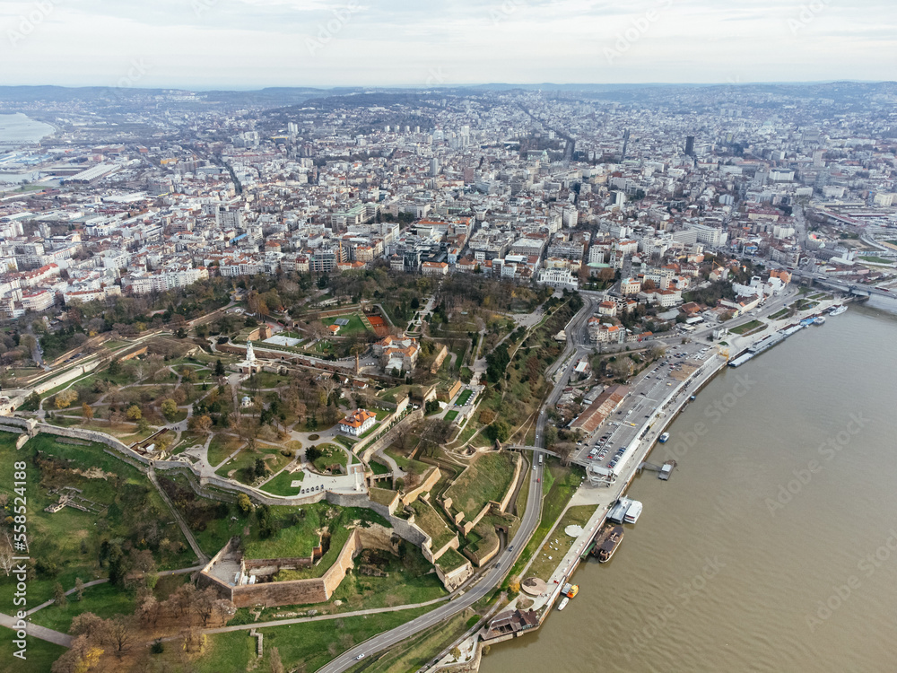 Obraz premium Drone view: The Belgrade city view from above the old Kalemegdan fortress, Serbia