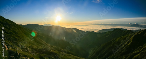 南アルプス 白峰三山テント縦走 濃鳥小屋テント場からの風景 朝日と富士と雲海