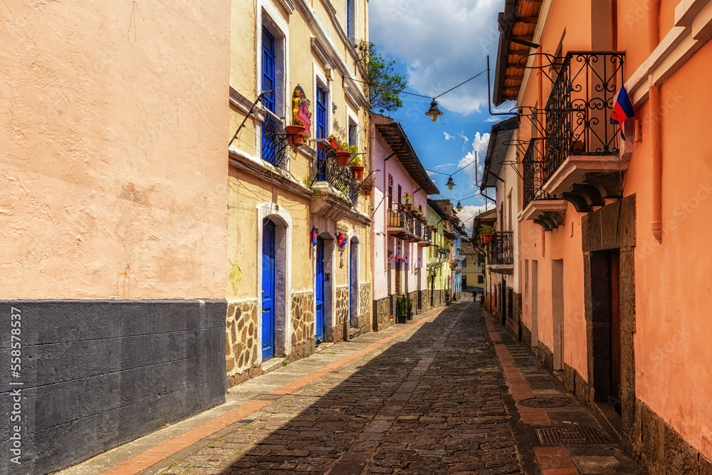Obraz premium Calle La Ronda, typical colonial street in historic district, Quito, Ecuador
